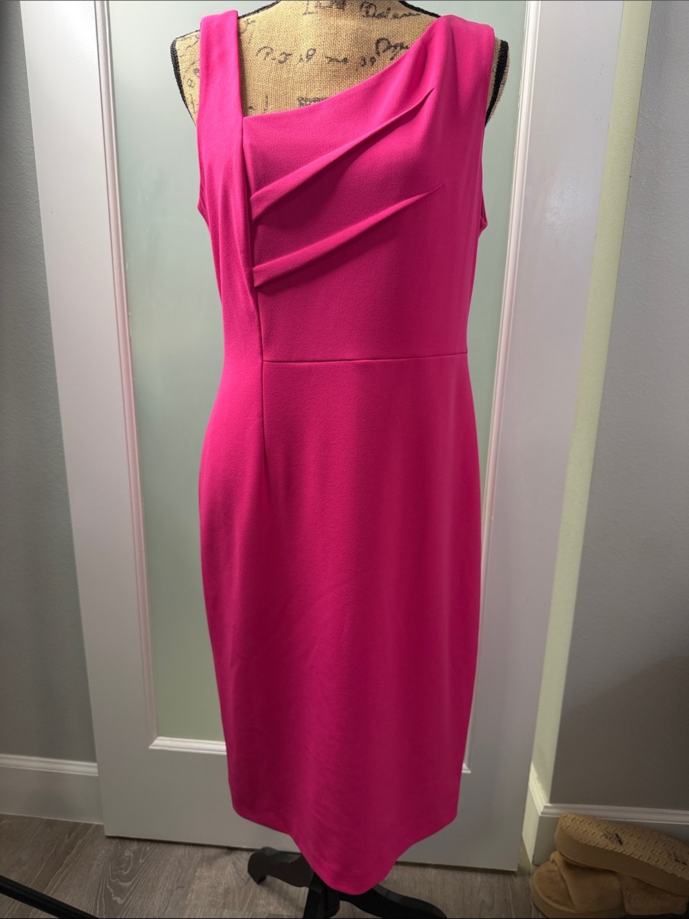 CALVIN KLEIN. Size 12 Sleeveless Hot Pink Sheath Dress - Elegant Women's Dress.